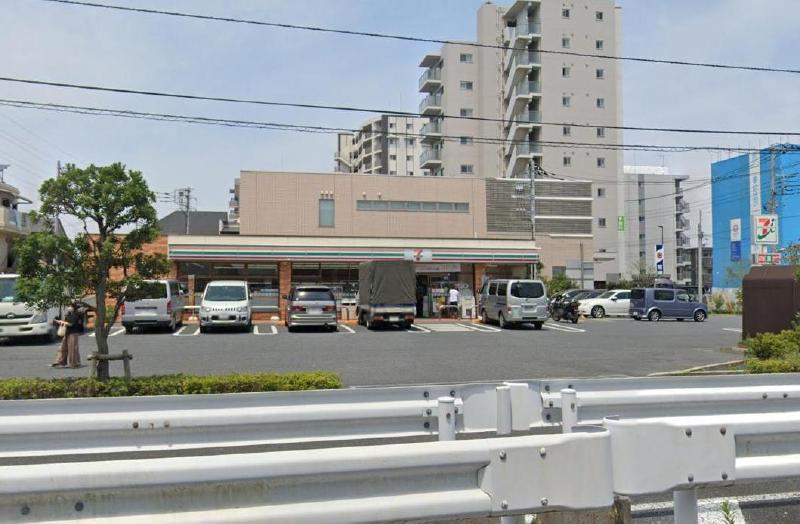コンビニ　セブンイレブン六町１丁目店（コンビニ）まで400m