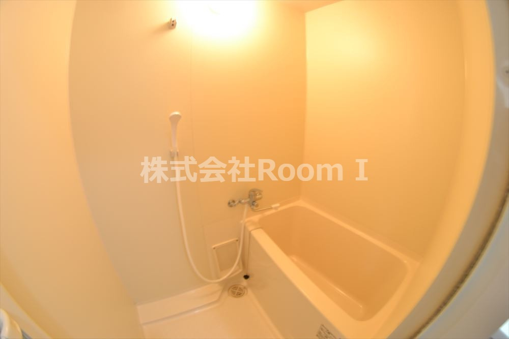 バス・シャワールーム　コンパクトで使いやすいお風呂です