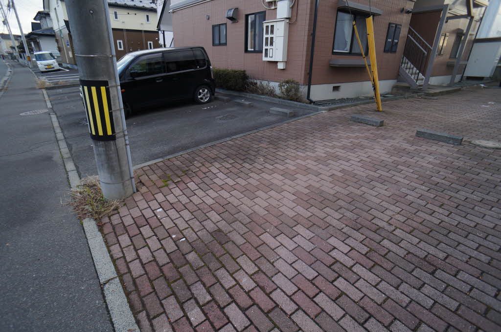 建物外観　駐車場