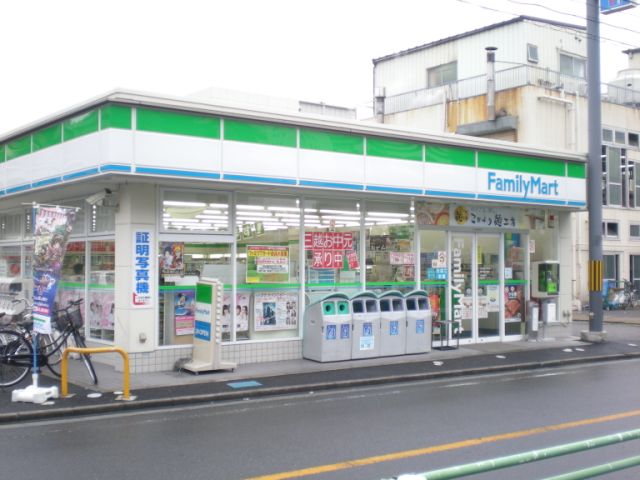 コンビニ　ファミリーマート（コンビニ）まで500m