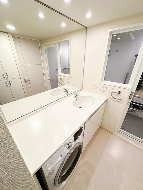 洗面設備　※写真は同タイプ住戸です。