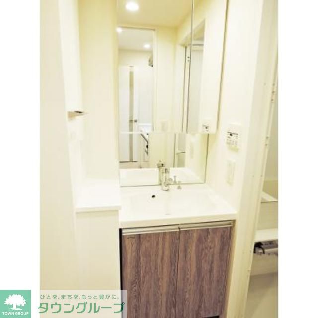 洗面設備　※写真は同タイプ住戸です。