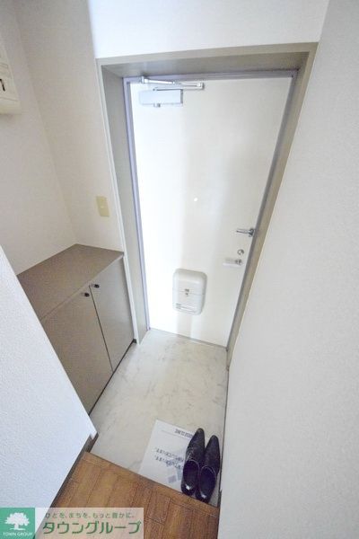 玄関　同じ間取りの別部屋参考写真でございます。