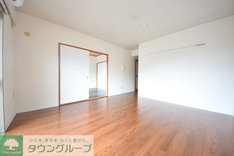 居室・リビング　同じ間取りの別部屋参考写真でございます。