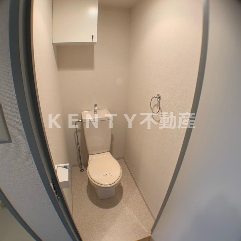 トイレ　落ち着いた色調のトイレです