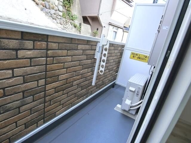 バルコニー　１階はテラス、２．３階はバルコニー