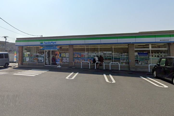 コンビニ　ファミリーマート（コンビニ）まで374m