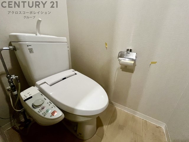 トイレ　温水洗浄便座付きのトイレです♪