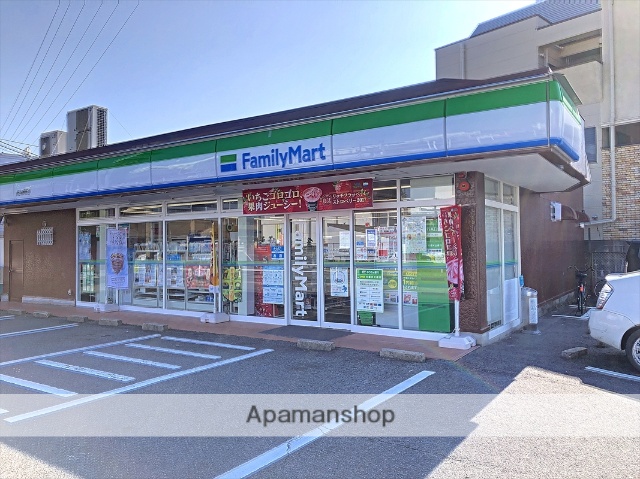 コンビニ　ファミリーマート（コンビニ）まで358m