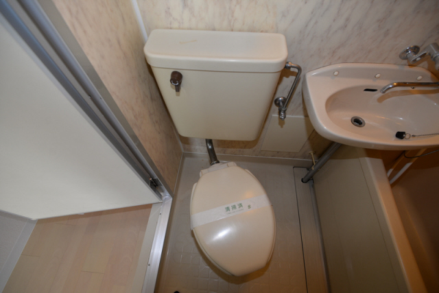 トイレ　落ち着いたトイレです