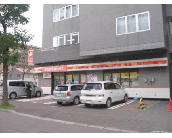 コンビニ　セイコーマート北13条西店（コンビニ）まで210m