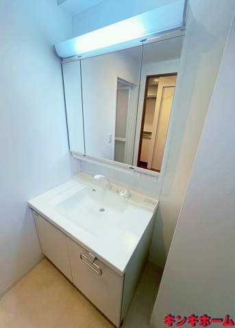 洗面設備　写真は別のお部屋です。