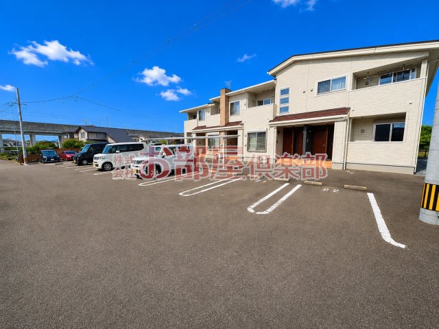 駐車場　駐車場があるので、車を買う予定の方も安心です
