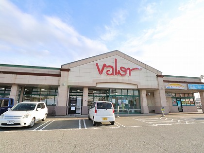 スーパー　バロー本郷店（スーパー）まで499m