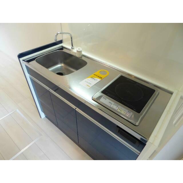 キッチン　一人暮らしに丁度いいサイズ、お手入れ楽々のＩＨキッチンです！