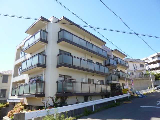 建物外観　TV付きインターホンで安心です☆
