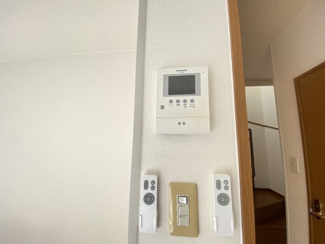 セキュリティ　モニター付きインターホン