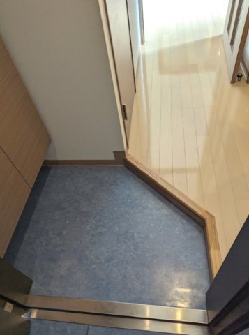 玄関　※別部屋の参考写真です。