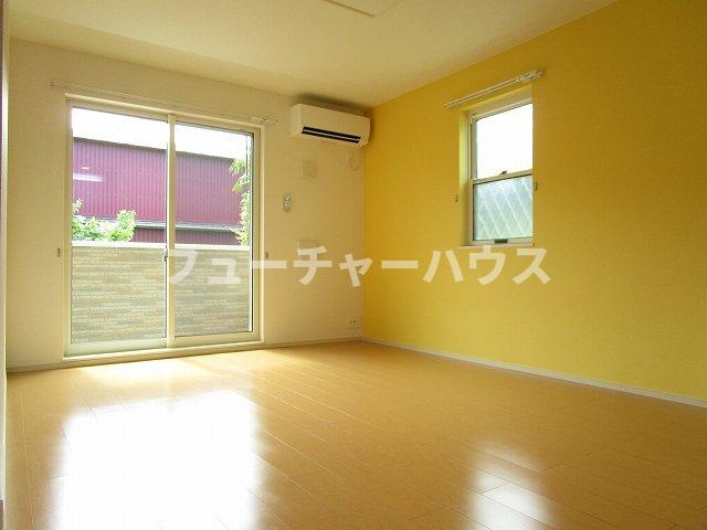 居室・リビング　こちらの居間で趣味の時間をお楽しみください