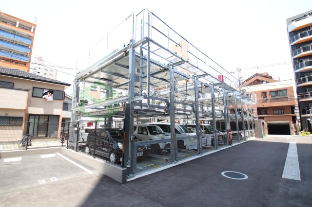駐車場　駐車場があるので、車を買う予定の方も安心です