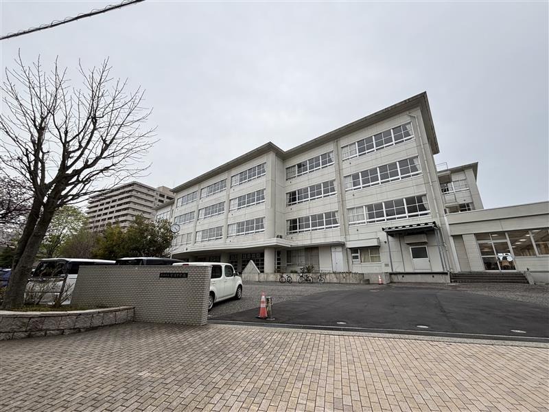 中学校　新潟市立宮浦中学校（中学校）まで1652m