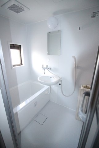 バス・シャワールーム　※別部屋写真