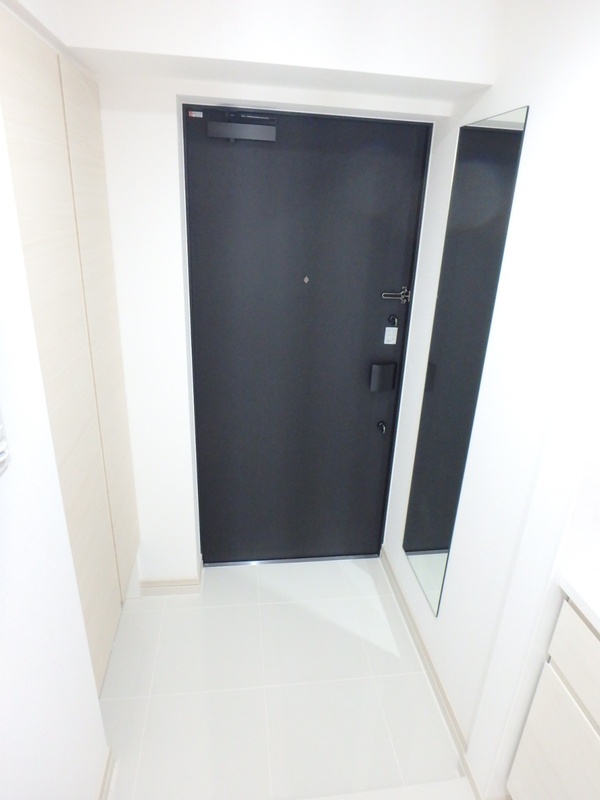 玄関　※別部屋の参考写真です。