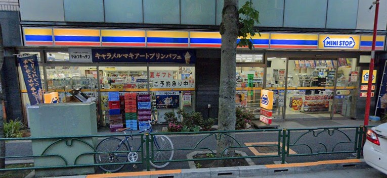 コンビニ　ミニストップ 新宿大京町店（コンビニ）まで269m
