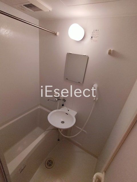 バス・シャワールーム　きれいなバスルーム。