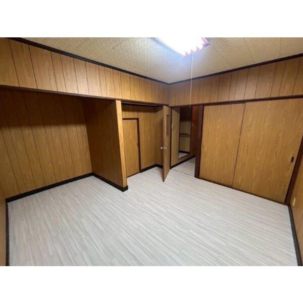 収納　1Fの部屋です。フローリング等全面改装済。収納も十分です。