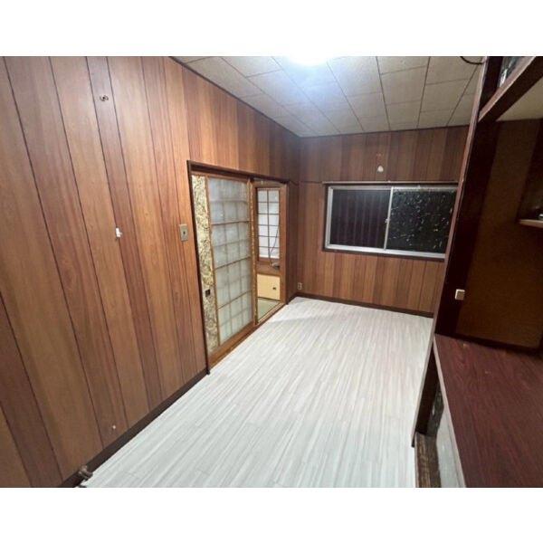 その他設備　メインの和室前にも広々とした前室があります。