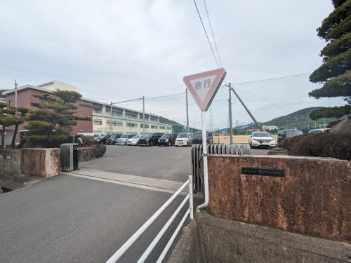 中学校　岡山市立瀬戸中学校（中学校）まで1990m
