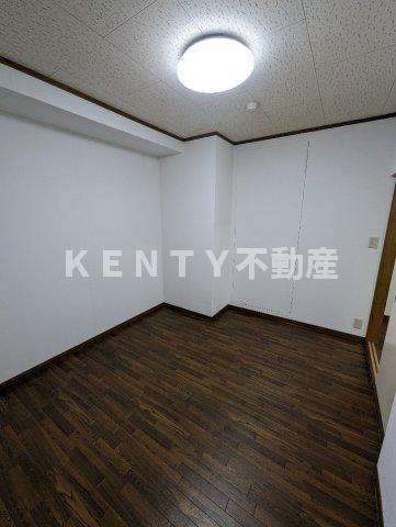 その他部屋・スペース　開放的な寝室です