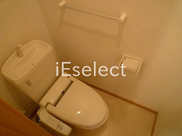 トイレ　温水洗浄便座付きのトイレです