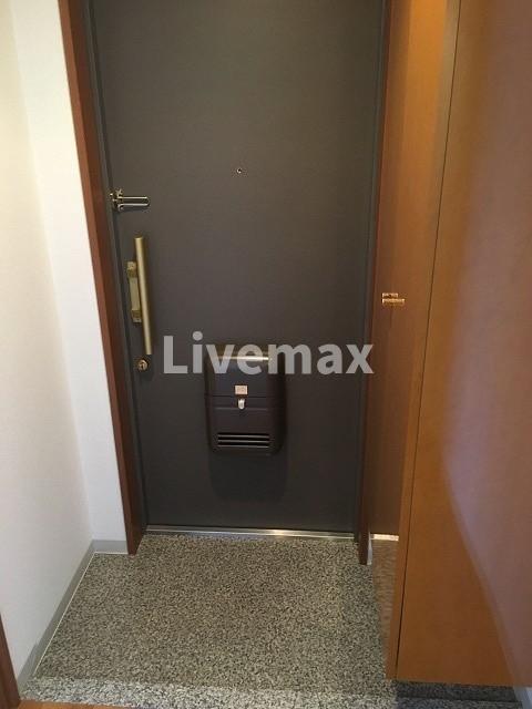 玄関　※別部屋のお写真になります