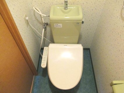 トイレ　ウォシュレット付きです