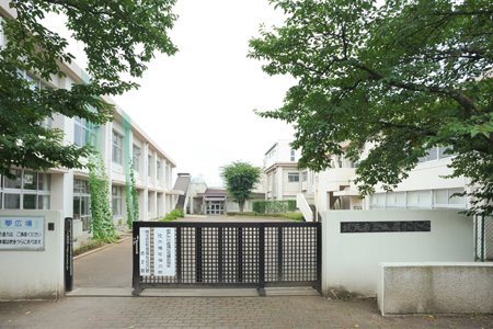 小学校　坂戸市立入西小学校（小学校）まで431m