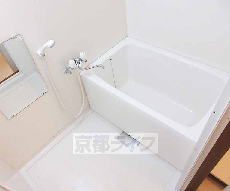 バス・シャワールーム　広々したお風呂です