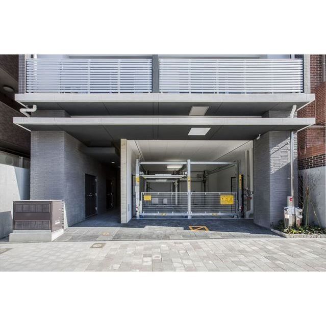 駐車場　レブリアント天神東