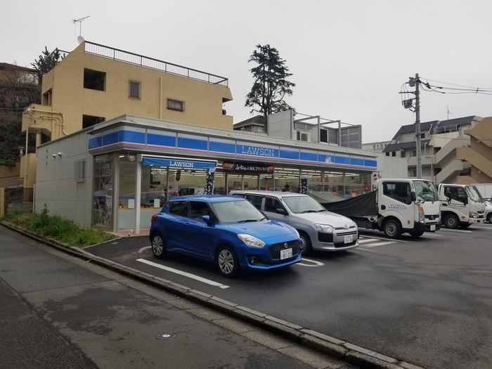 コンビニ　ローソン（コンビニ）まで52m
