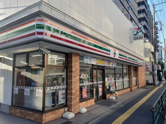 コンビニ　セブンイレブン文京千石1丁目店（コンビニ）まで111m