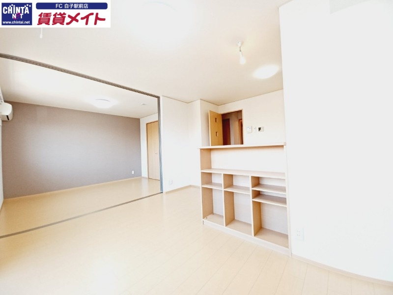 居室・リビング　別部屋参考写真です