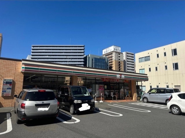 コンビニ　セブンイレブン新横浜１丁目店（コンビニ）まで141m