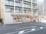 コンビニ　セブンイレブン町田市立博物館前店（コンビニ）まで569m