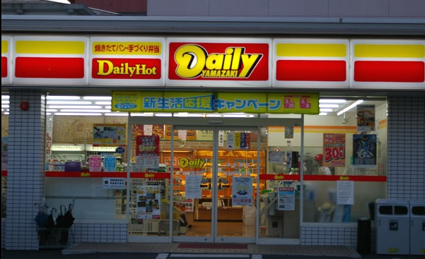 コンビニ　デイリーヤマザキ 戸塚東口店（コンビニ）まで316m