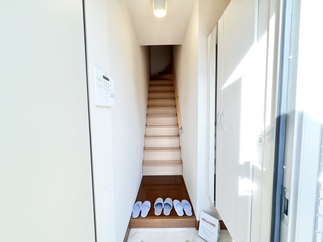 玄関　※別部屋参考写真