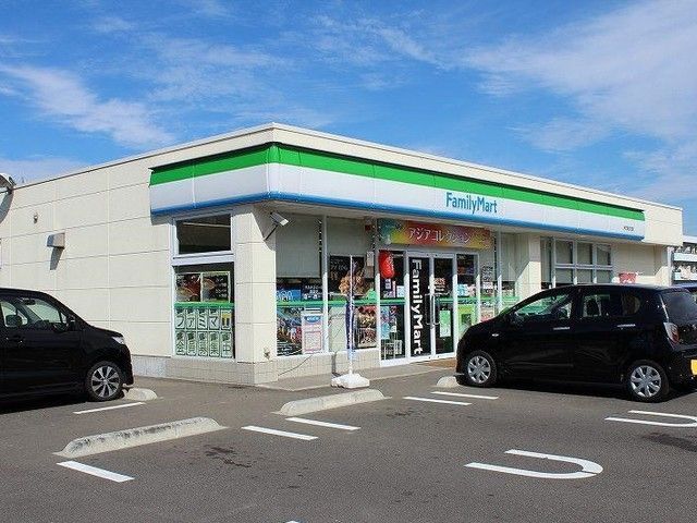 コンビニ　ファミリーマート 伊万里立花店（コンビニ）まで500m