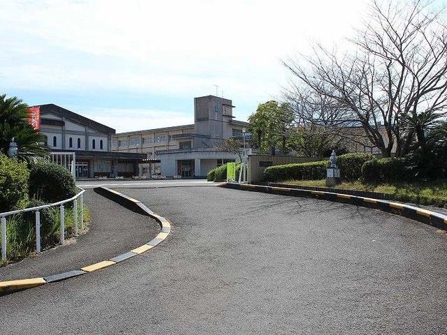 小学校　伊万里市立立花小学校（小学校）まで750m