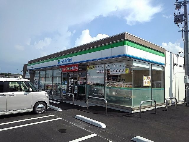 コンビニ　ファミリーマート 中津犬丸店（コンビニ）まで1000m