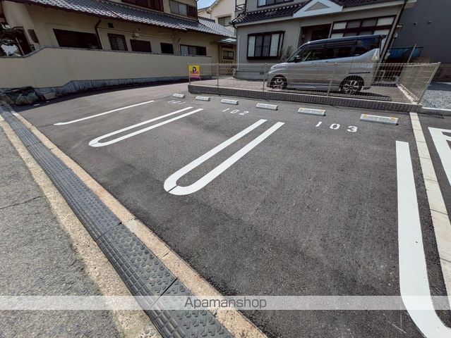 駐車場　駐車場